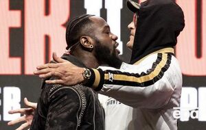 Бій між Вайлдером (ліворуч) і Ф'юрі (праворуч) відбудеться в ніч на 23 лютого