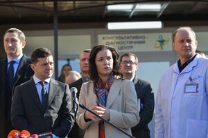 Скалецкая (по центру) временно покинула медцентр в Новых Санжарах