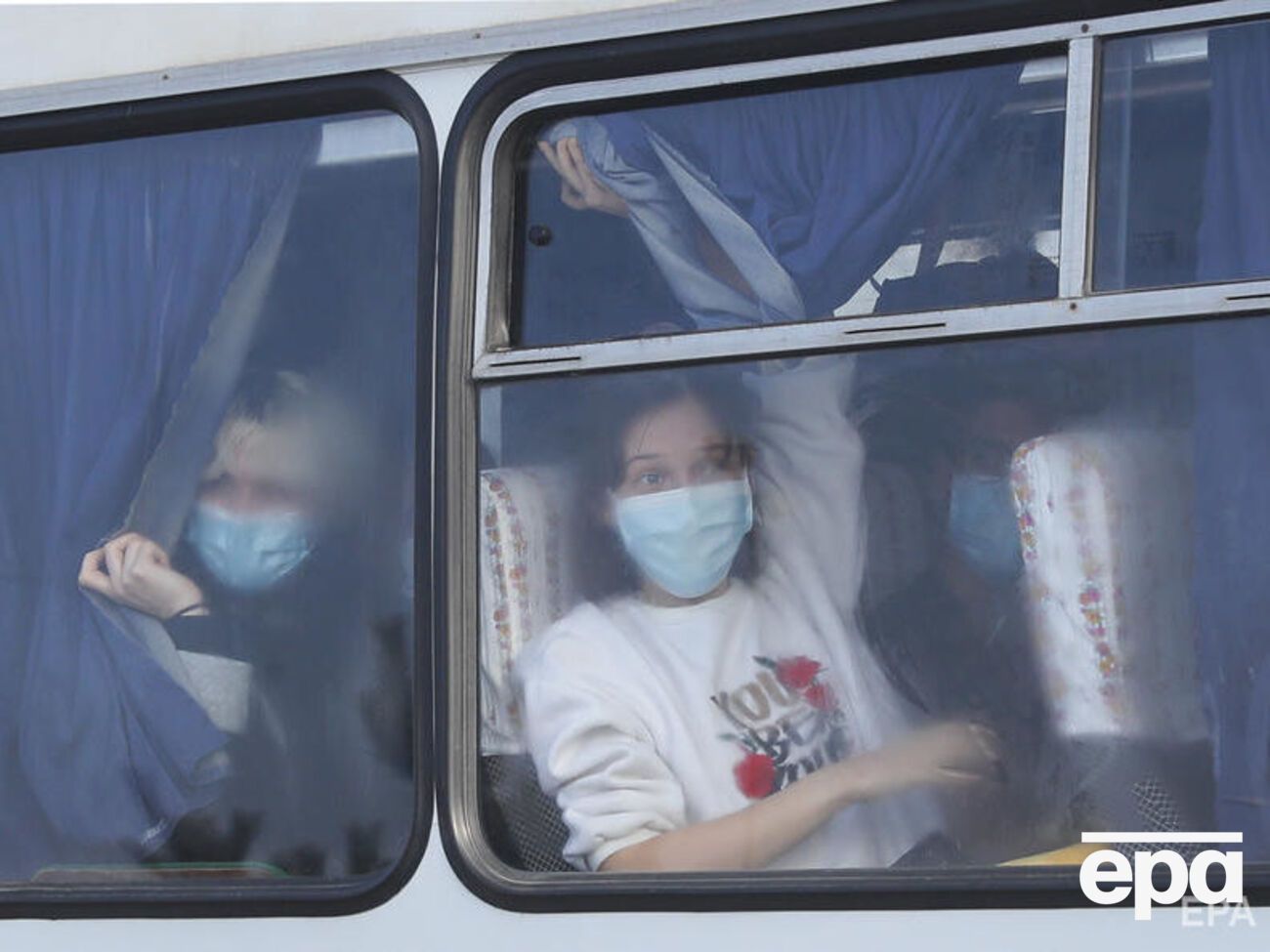 Эвакуированные из Уханя: Бросали камни не мы, а стыдно было нам!