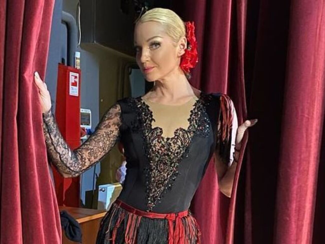 Волочкову подвело длинное платье