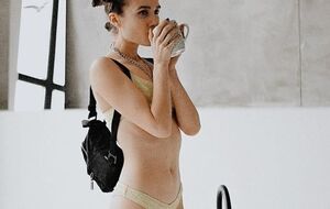 Jerry Heil хотела бы поплавать с дельфинами, но считает это неправильным