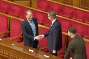 Медведук (на фото ліворуч) і Баканов віталися 5 лютого