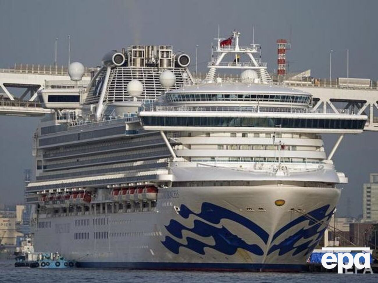 После обнаружения коронавируса лайнер был заблокирован