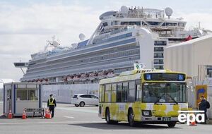 Пассажиры начали покидать лайнер 19 февраля