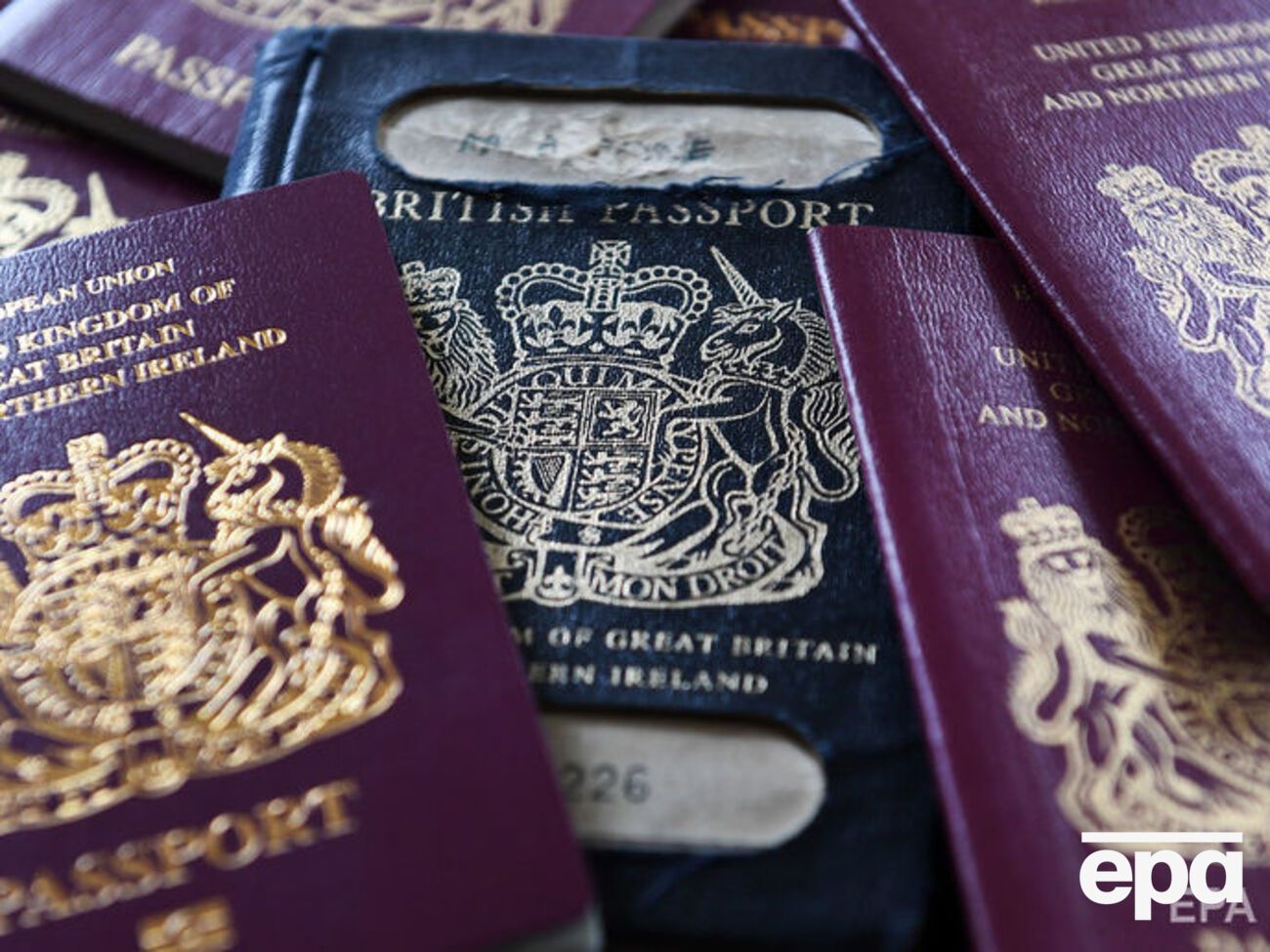 В Британии синие паспорта придут на смену бордовым