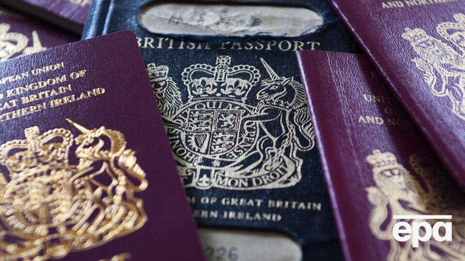 У Британії сині паспорти прийдуть на зміну бордовим