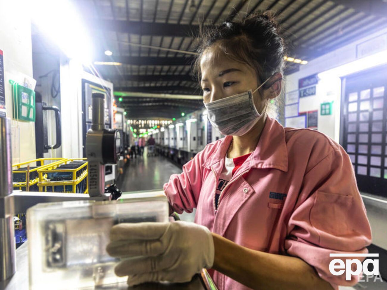 Співробітників, які контактували із зараженим колегою, ізолювали