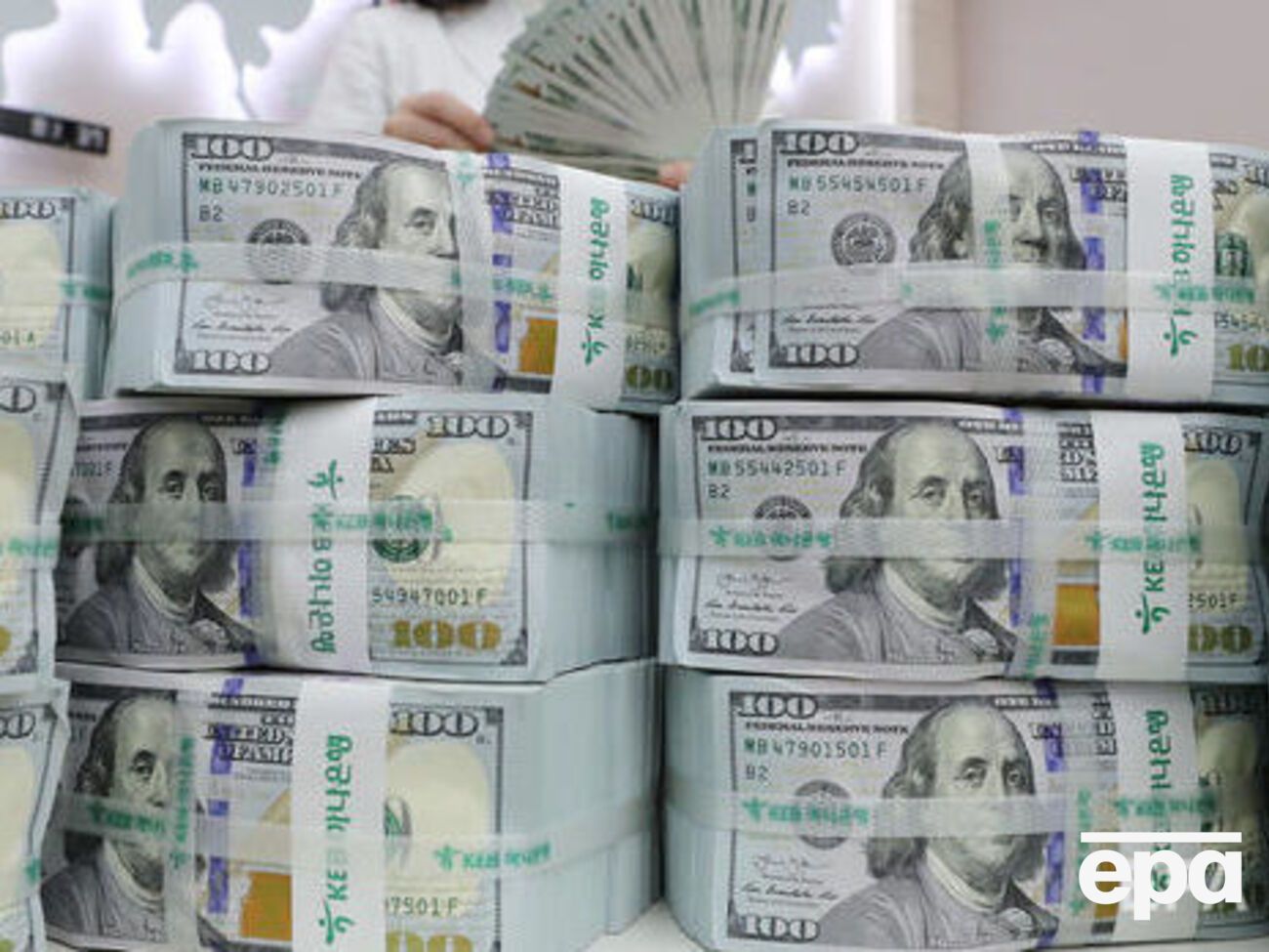 За сколько Дель Веккио купил "Люксоптику", не сообщается