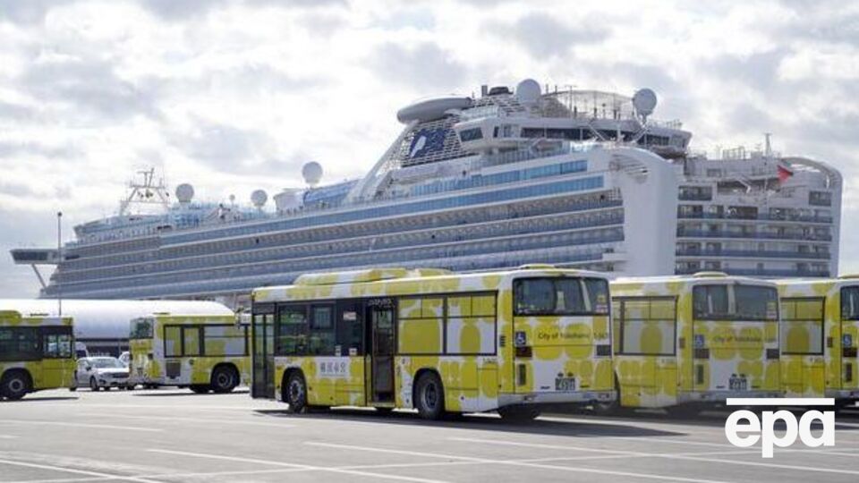 Diamond Princess стоїть біля берегів Японії