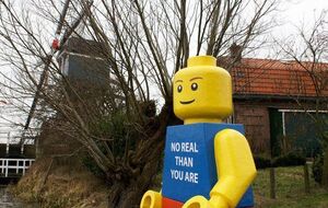 Фигурку Lego-человечка, которую создал Кнудсен, начали производить в 1978 году