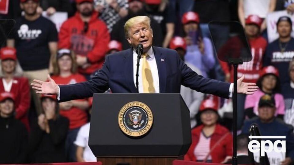 За даними співрозмовників видання, Трамп розраховує, що в Білому домі відрецензують мемуари Болтона