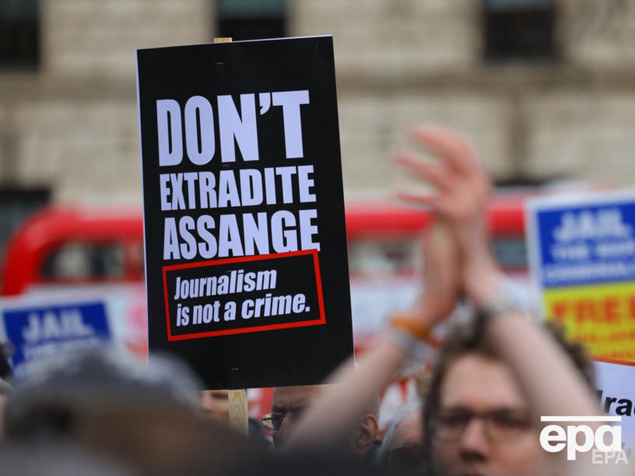 Слушания об экстрадиции Ассанжа в США могут продлиться до одного года