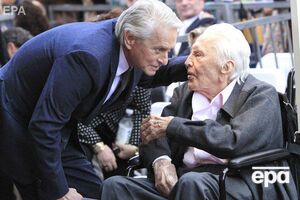 Кірк Дуглас не згадав Майкла Дугласа у своєму заповіті