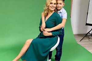 Яна Клочкова снялась для обложки журнала вместе с сыном Сашей