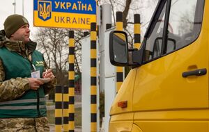 Пограничники будут тщательно проверять состояние пассажиров микроавтобусов, едущих из Италии