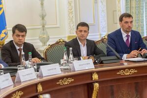 Верховна Рада, яку очолює Дмитро Разумков, президент України Володимир Зеленський і уряд Олексія Гончарука втрачають довіру українців