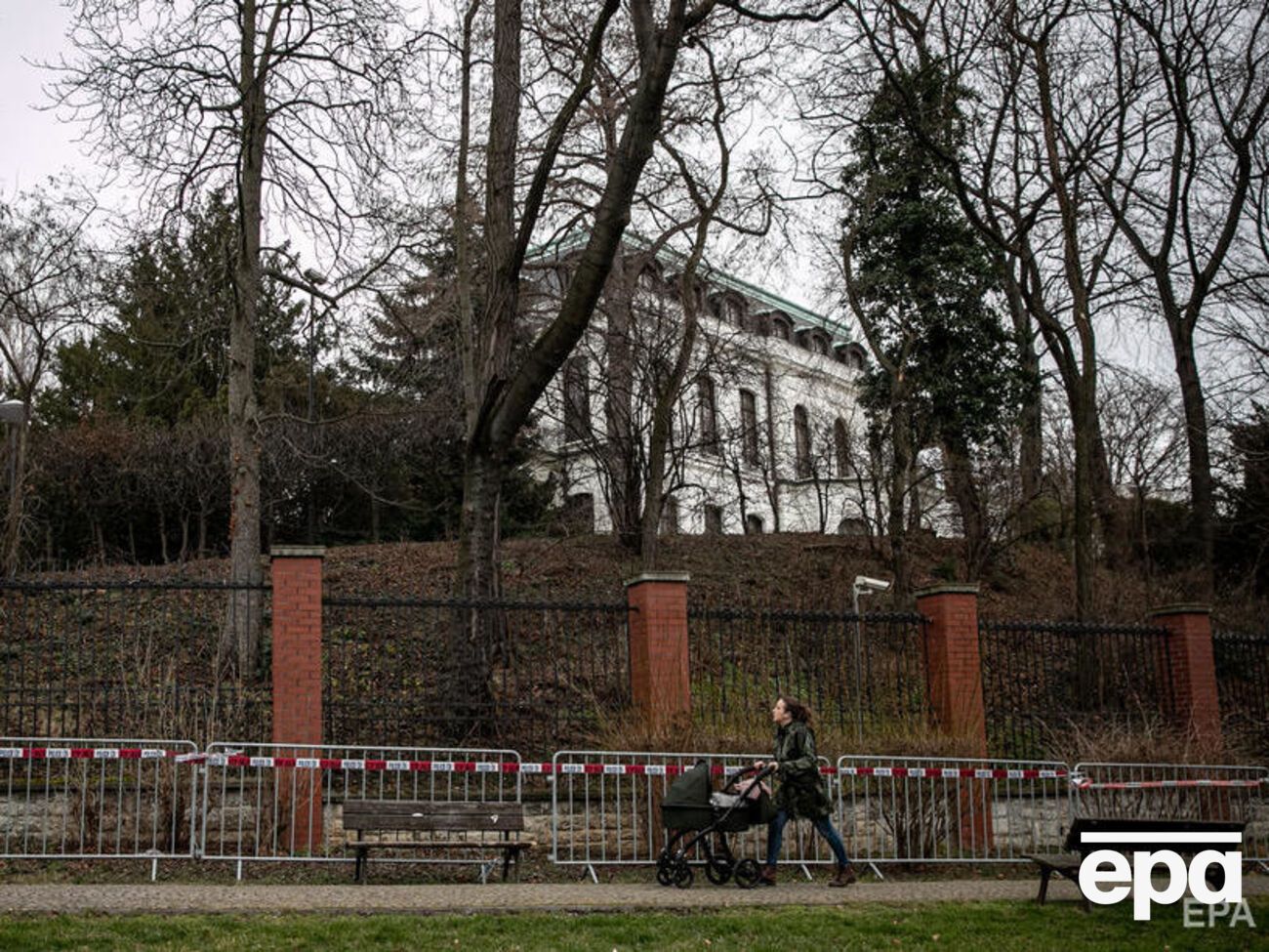 Российское посольство в Праге теперь будет находиться на площади Немцова