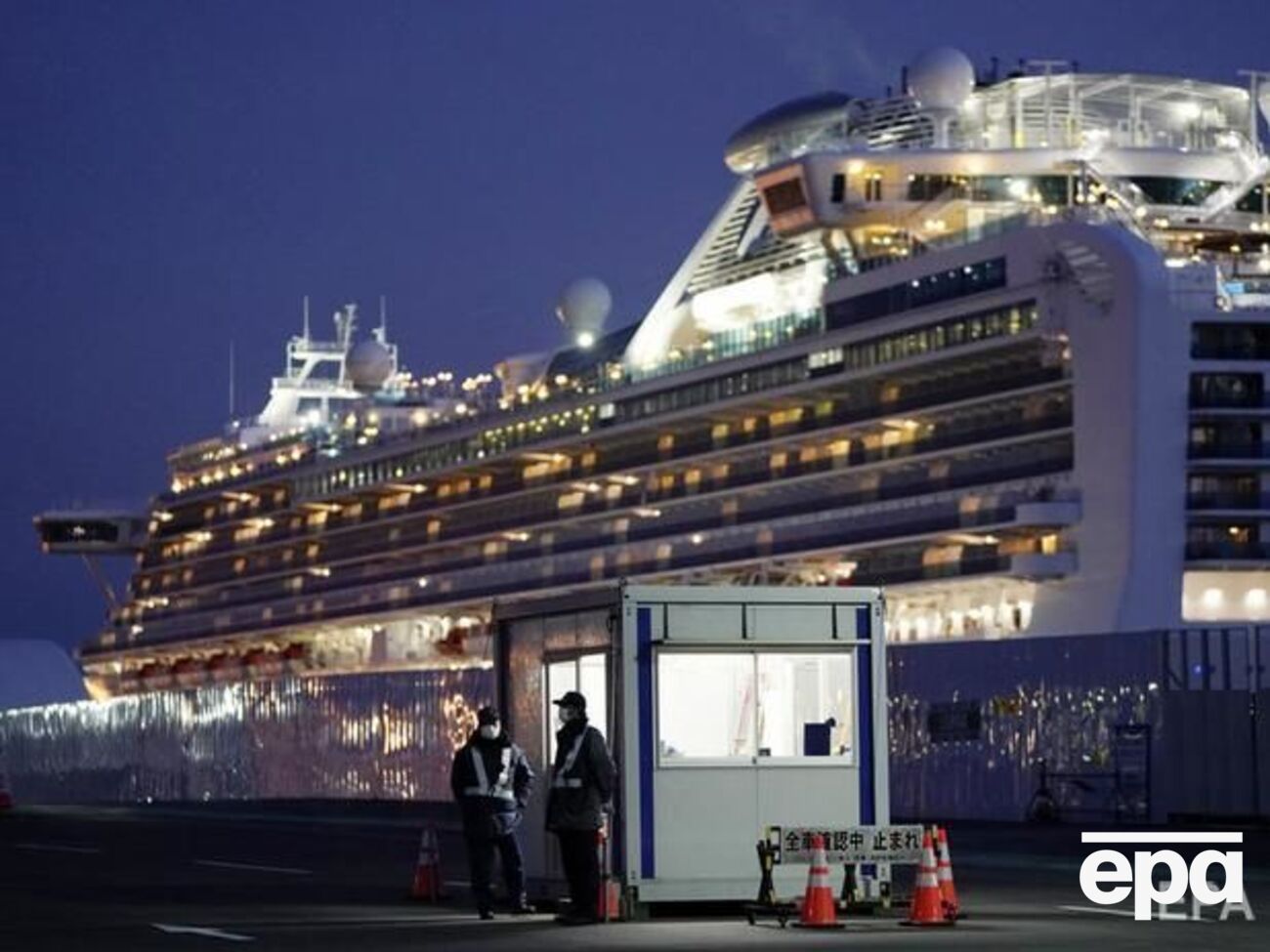 Diamond Princess с 3 февраля был заблокирован из-за карантина недалеко от Иокогамы