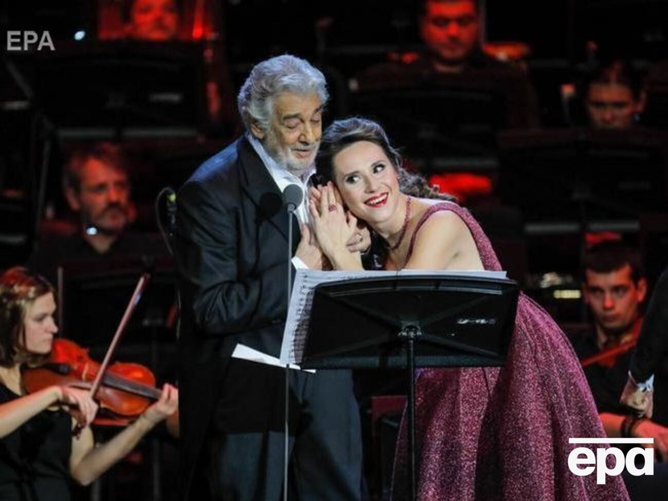 Перші заяви про домагання з боку Домінго почали з'являтися у серпні 2019 року