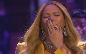 Бейонсе вышла на сцену в цветах команды "Лос-Анджелес Лейкерс", за которую играл Брайант