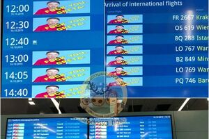 Зображення Тунберг і груба фраза з'явилися на табло одеського аеропорту в жовтні