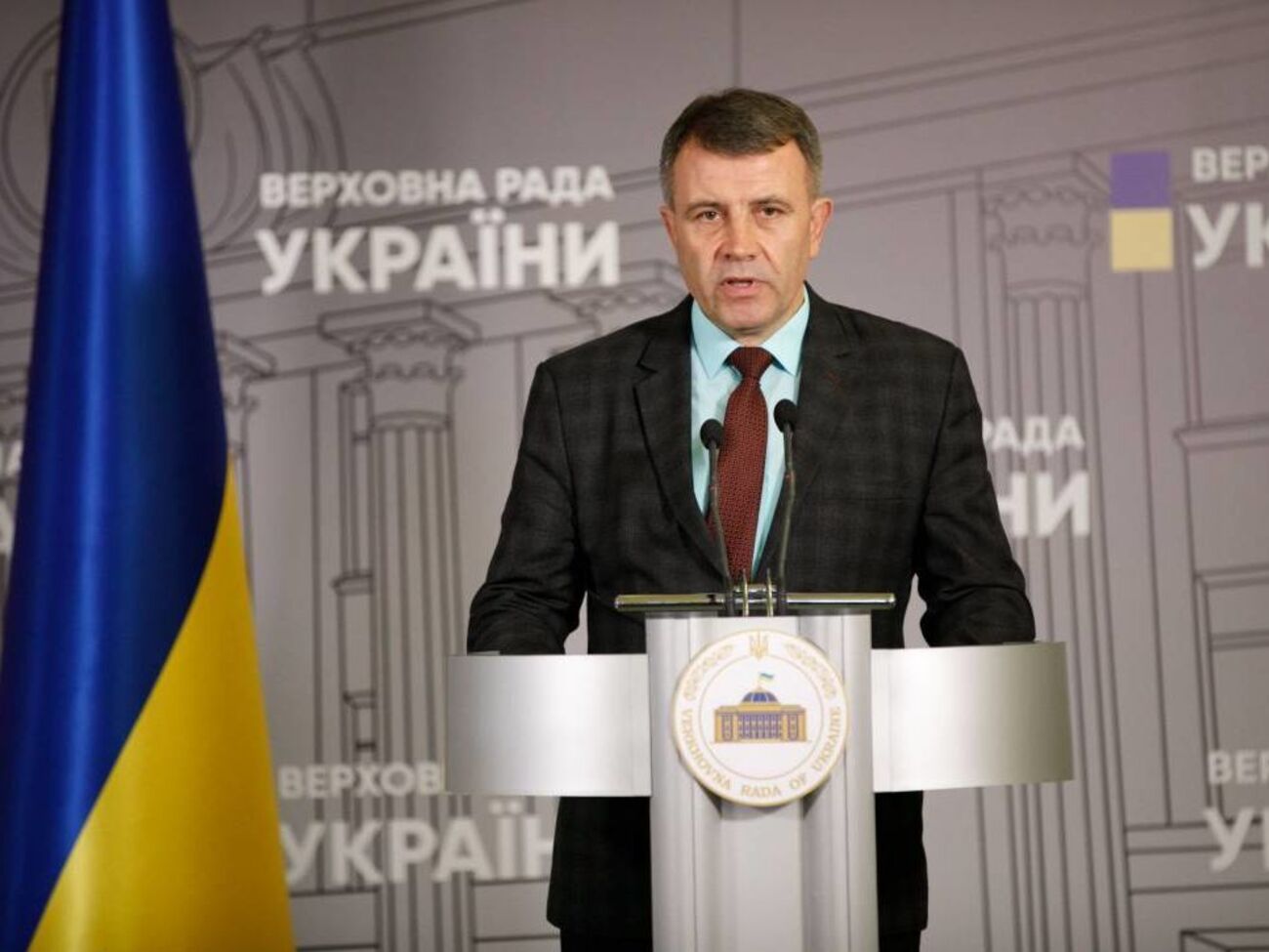 Гнатенко протягом 13 років був мером Дружківки Донецької області, у 2019 році став народним депутатом