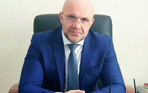 Адвокаты утверждают, что приостановление производства нарушает права Мангера