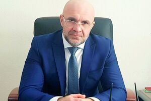 Адвокаты утверждают, что приостановление производства нарушает права Мангера