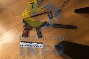 По данным "Страны", Вульф застрелился из пистолета "Скорпион"