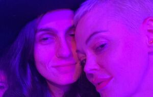 Макгоуэн (на фото справа): Она идентифицирует себя как лесбиянка, я же себя так не определяю