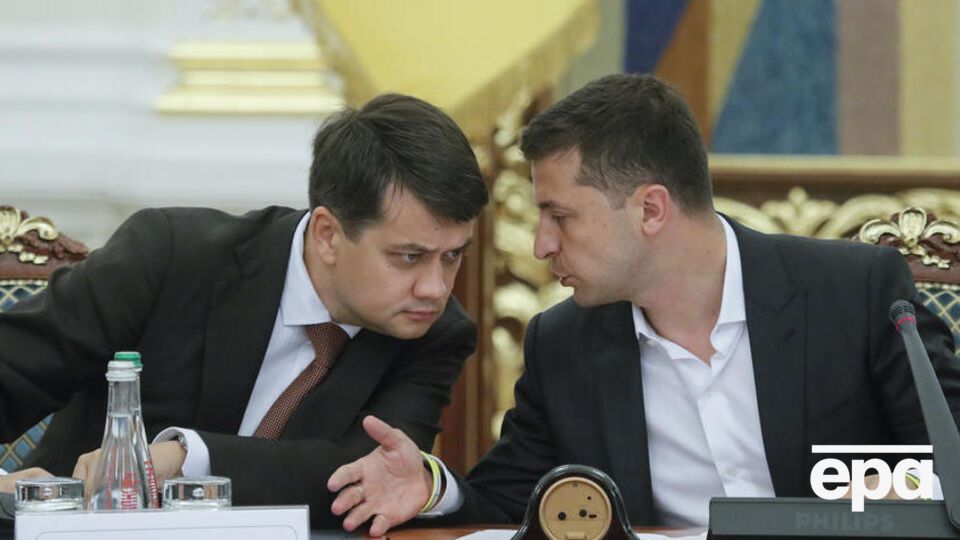 Источники сообщают о ссоре Разумкова и Зеленского