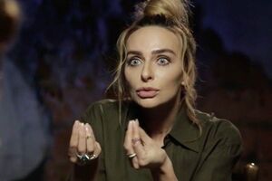 Із 2017 року російській акторці Варнаві заборонено в'їзд в Україну