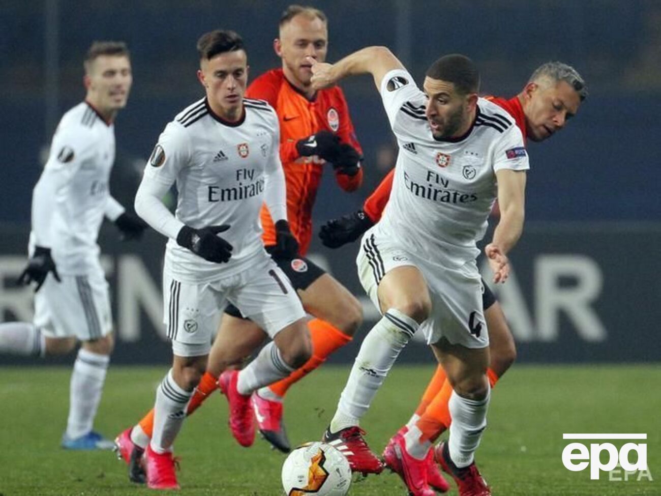 "Шахтер" победил "Бенфику" в первом матче со счетом 2:1