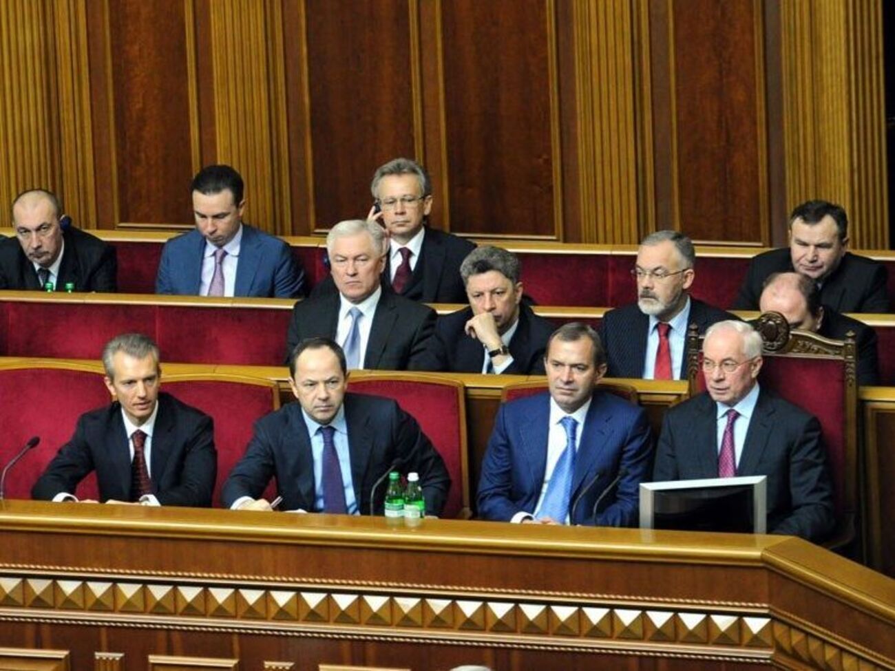 Хорошковский и Тигипко (крайние слева в нижнем ряду) работали в правительстве Азарова (крайний справа)