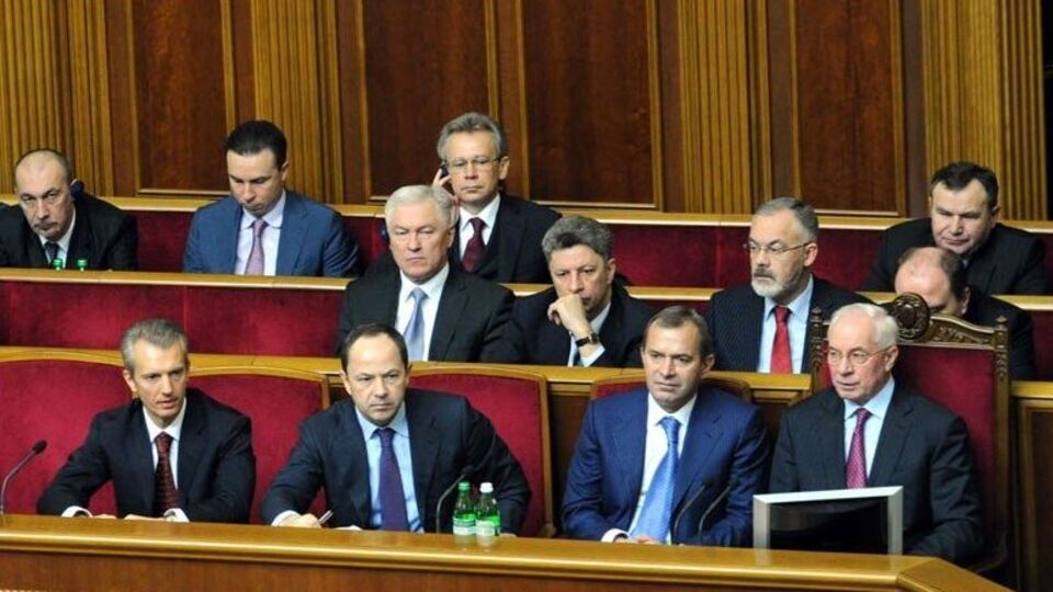 Хорошковський і Тігіпко (крайні ліворуч у нижньому ряду) працювали в уряді Азарова (крайній праворуч)