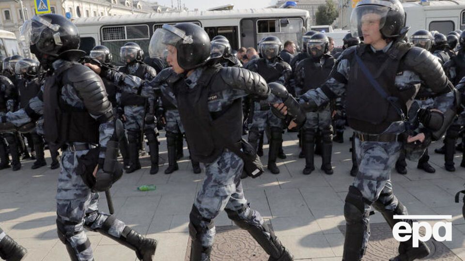Путін про силовиків: Сьогодні з демонстрантами займаються, а завтра під кулі підуть
