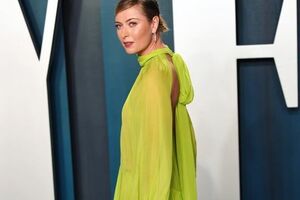 Для посещения церемонии вручения премии "Оскар" Шарапова выбрала платье свободного кроя
