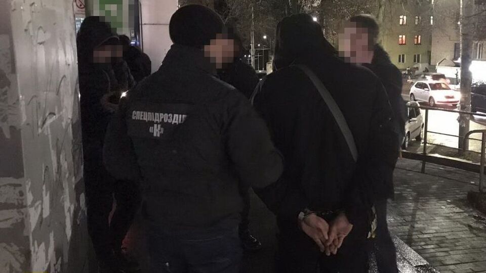 Кіберполіцейського затримали в центрі міста