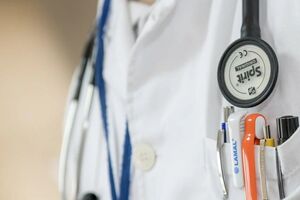 Стан госпіталізованої українки не є критичним, повідомив Погорельцев