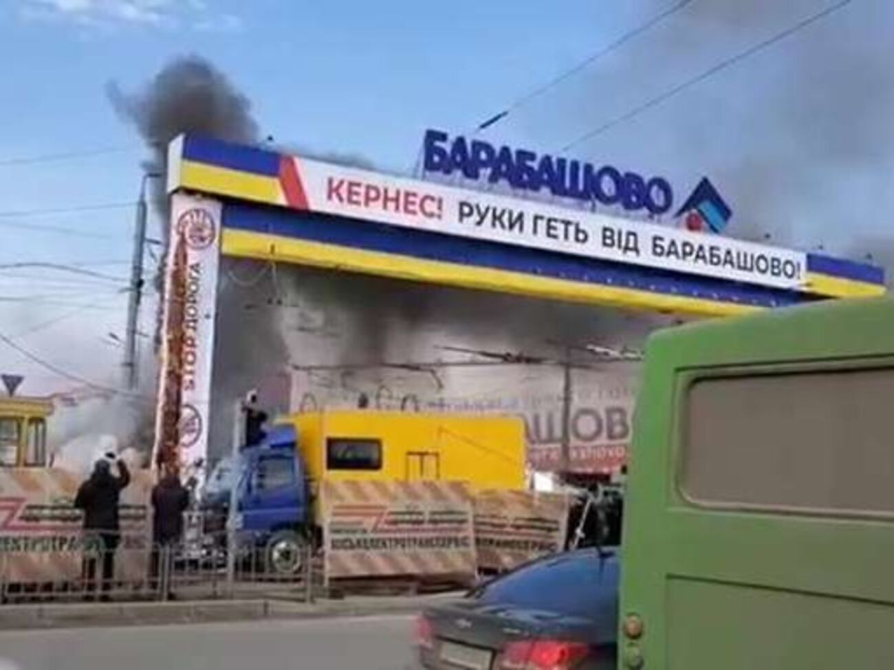 Активісти заявили, що саме Кернес стоїть за загостренням ситуації навколо ринку