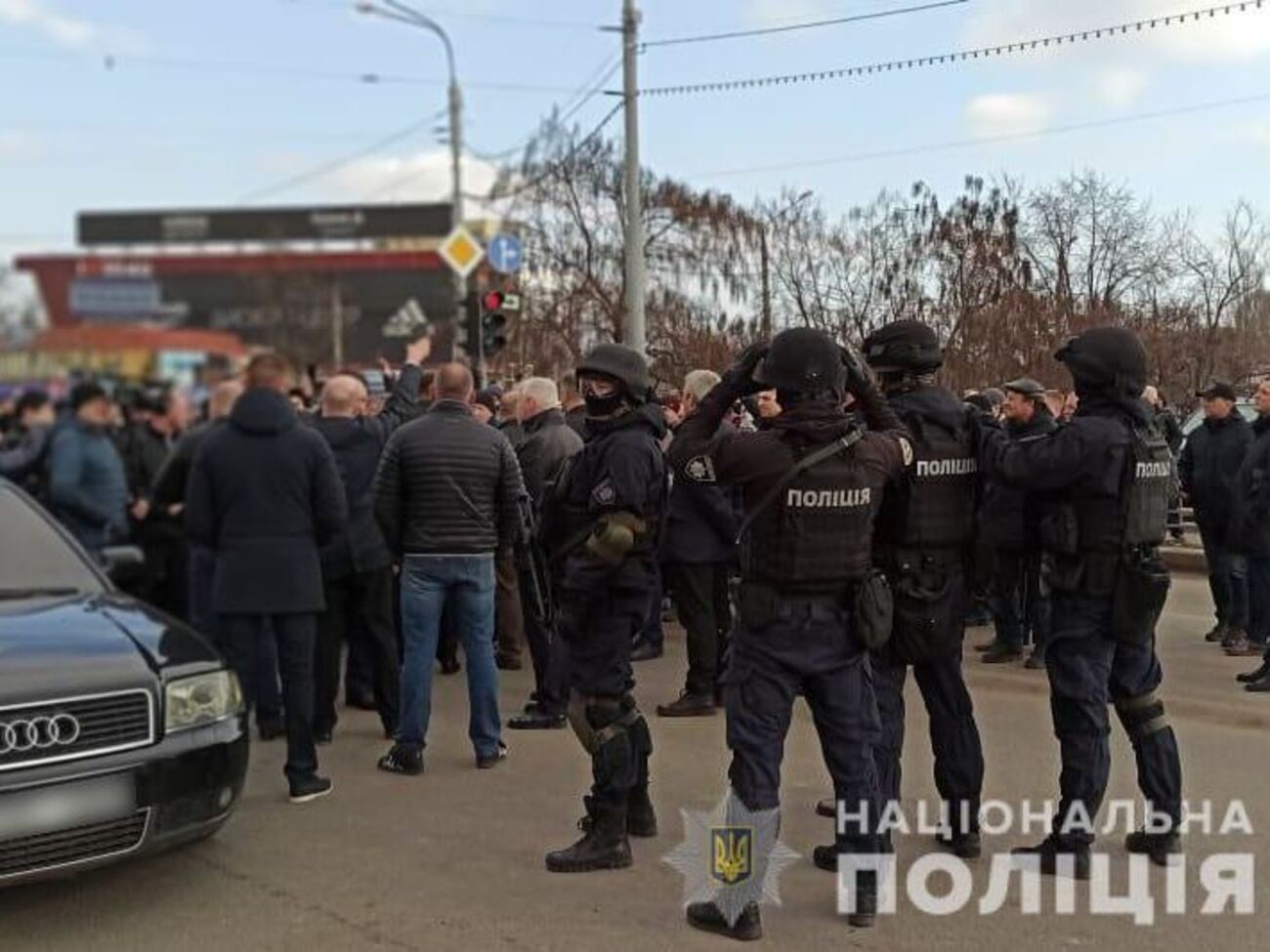 У сутичках, за даними поліції, узяло участь приблизно 100 осіб