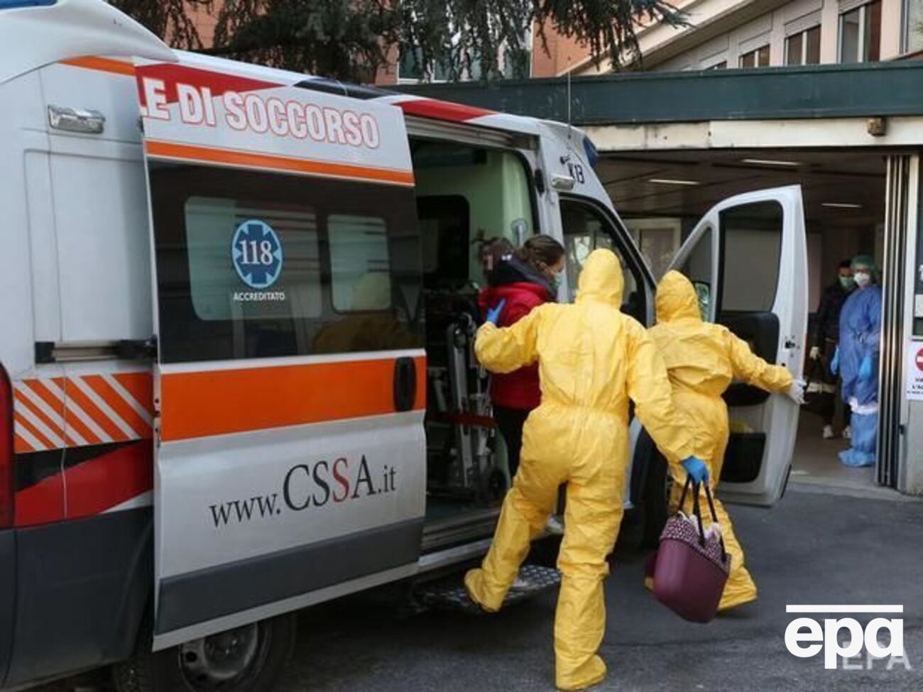 От коронавируса в Италии умерло 12 человек