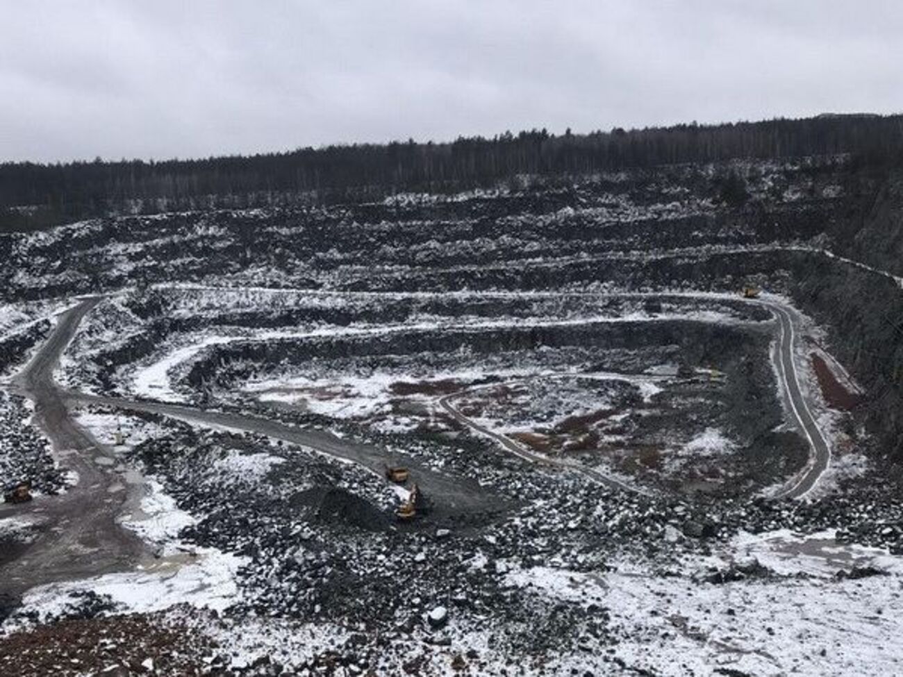 СБУ подозревает чиновников "Укрзалізниці" в незаконной добыче гранита