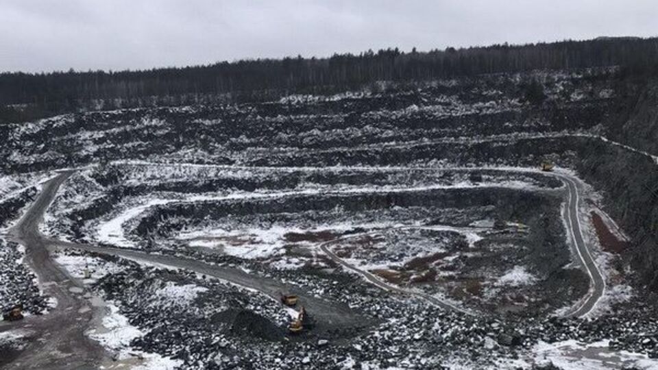 СБУ подозревает чиновников "Укрзалізниці" в незаконной добыче гранита