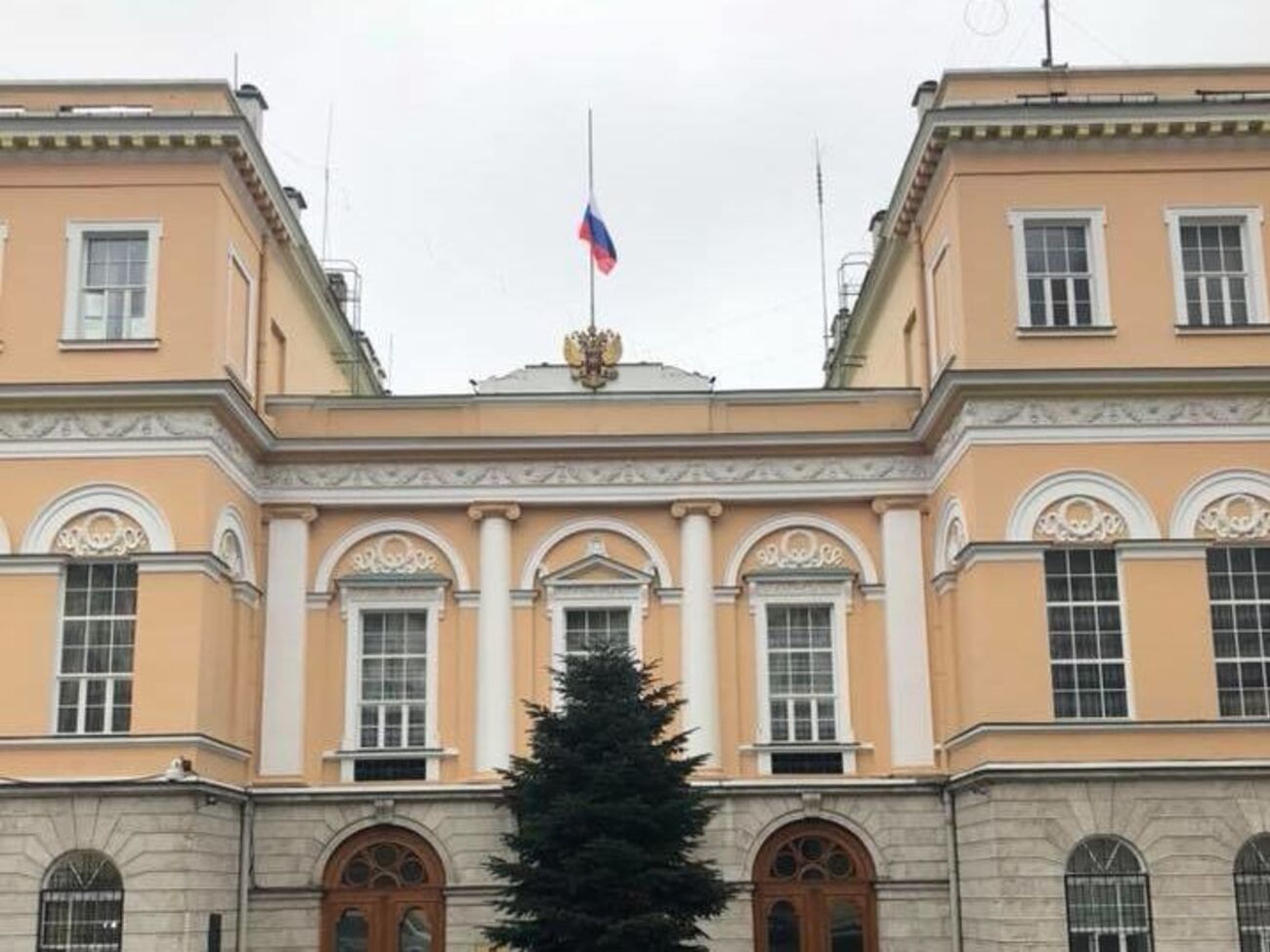 Активисты пришли к зданию дипмиссии в Стамбуле