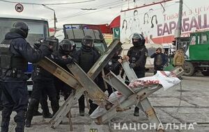 Во время нападения с применением дубинок, арматуры, слезоточивого газа, пистолетов и гранат пострадали более 15 предпринимателей, отмечают авторы письма