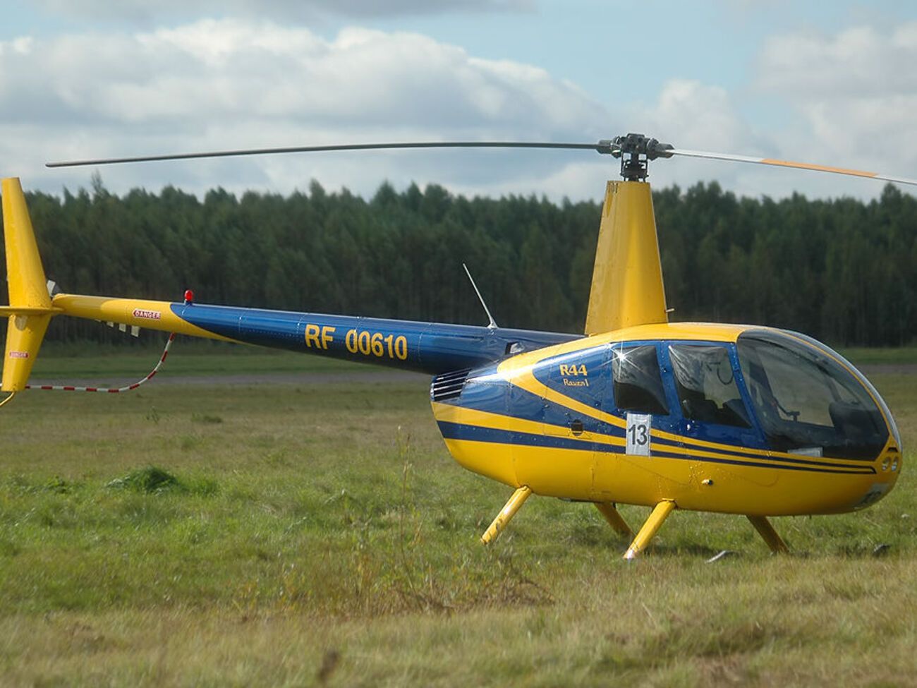 За попередньою інформацією, на борту вертольота марки Robinson була одна людина