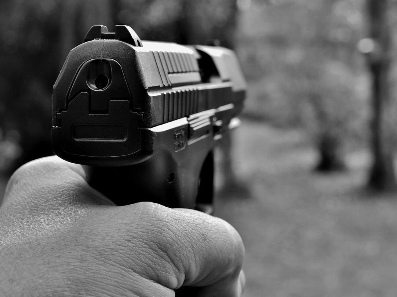 Правоохранители не исключают, что бывший прокурор угрожал человеку пистолетом