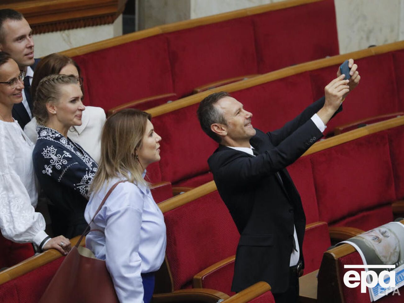 Вакарчук (крайній праворуч) заявив, що Мінські угоди вбивають українців