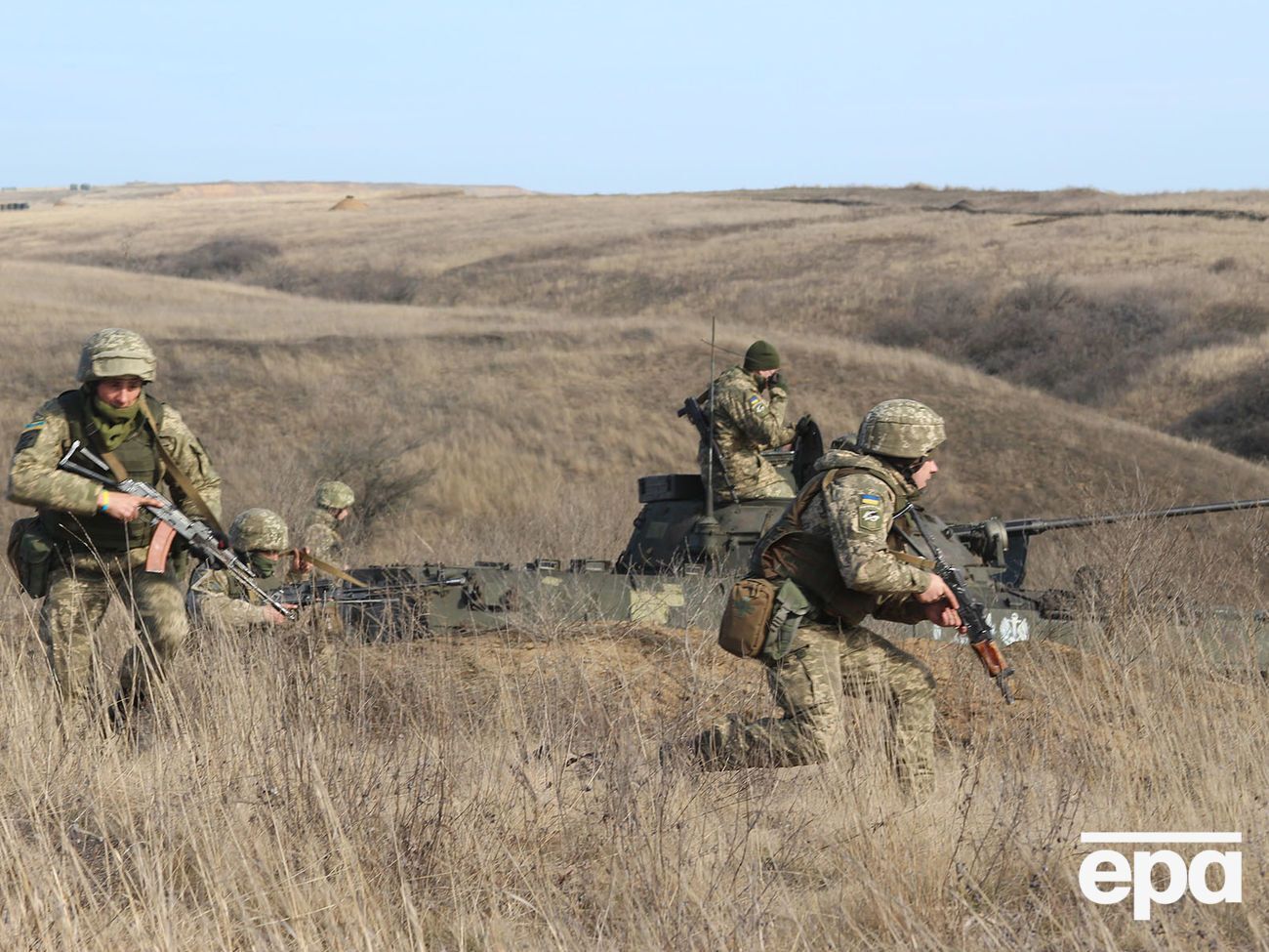 На початку нової доби бойовики тричі відкривали вогонь по українських військових